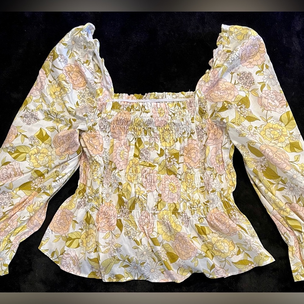 Boutique Floral off shoulders blouse